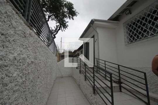 Fachada de casa à venda com 2 quartos, 200m² em Cidade Dutra, São Paulo