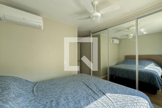Quarto Suíte de apartamento à venda com 2 quartos, 72m² em Independência, Porto Alegre