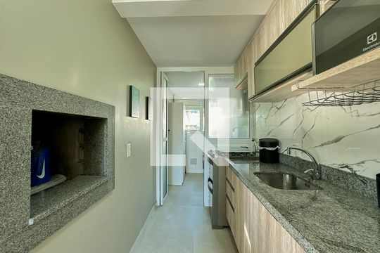 Cozinha de apartamento à venda com 2 quartos, 72m² em Independência, Porto Alegre