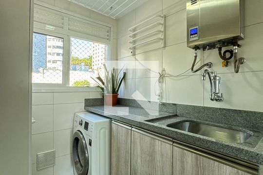 Cozinha de apartamento à venda com 2 quartos, 72m² em Independência, Porto Alegre