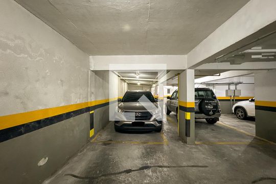 Garagem de apartamento à venda com 2 quartos, 72m² em Independência, Porto Alegre