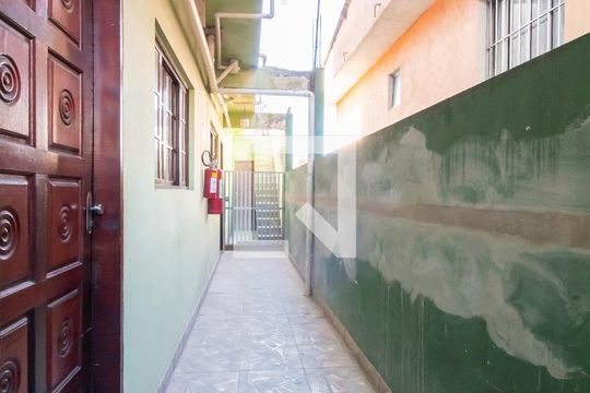 Entrada de casa para alugar com 1 quarto, 20m² em Conceição, Osasco