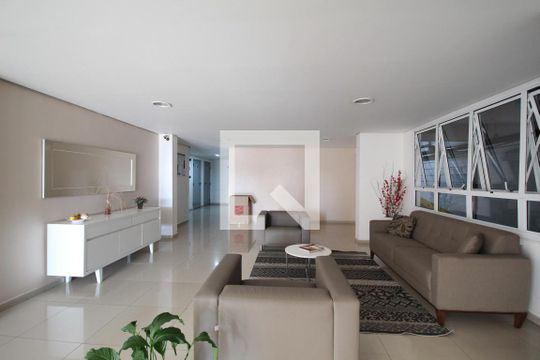 Hall de entrada de apartamento à venda com 2 quartos, 58m² em Vila Osasco, Osasco