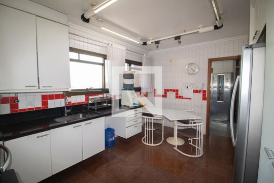 Cozinha de apartamento à venda com 3 quartos, 330m² em Vila Albertina, São Paulo