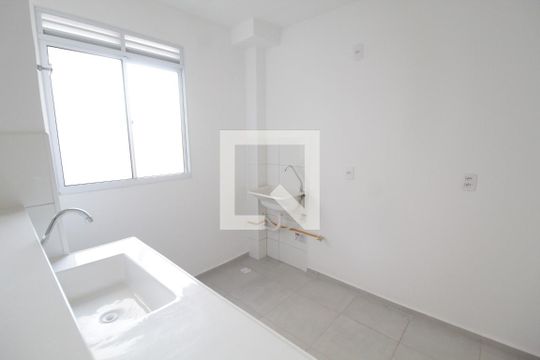 Cozinha de apartamento para alugar com 2 quartos, 45m² em Chácaras Tubalina E Quartel, Uberlândia