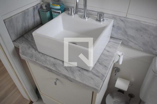 Banheiro Suíte de apartamento à venda com 2 quartos, 72m² em Capão Raso, Curitiba