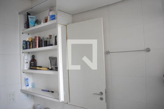 Banheiro Suíte de apartamento à venda com 2 quartos, 72m² em Capão Raso, Curitiba