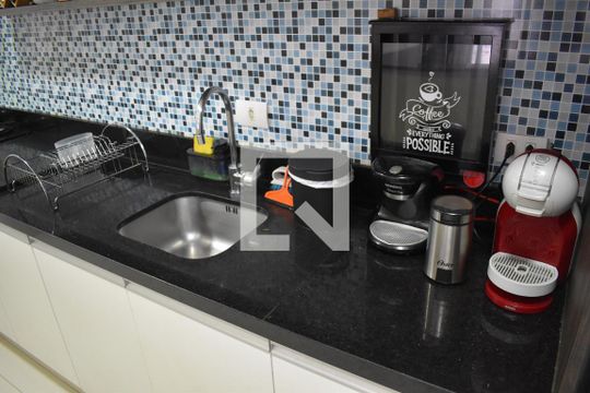 Cozinha de apartamento à venda com 2 quartos, 72m² em Capão Raso, Curitiba