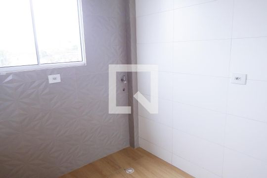 Cozinha de apartamento para alugar com 2 quartos, 50m² em Esplanada dos Barreiros, São Vicente