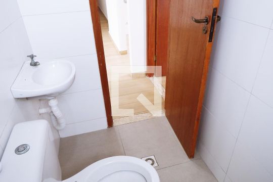 Banheiro de apartamento para alugar com 2 quartos, 50m² em Esplanada dos Barreiros, São Vicente