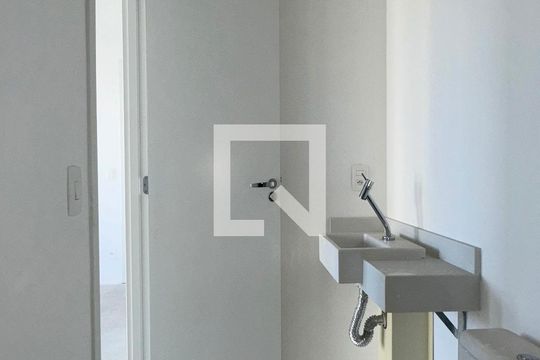 Banheiro Social de apartamento para alugar com 2 quartos, 53m² em Alphaville Empresarial, Barueri