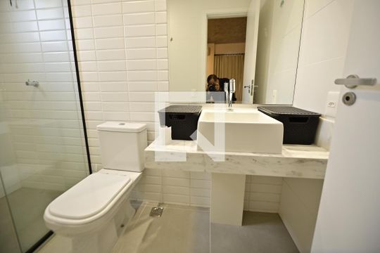 Banheiro de apartamento para alugar com 1 quarto, 44m² em Setor Oeste, Goiânia