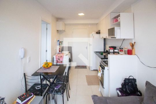 Sala de apartamento à venda com 1 quarto, 27m² em Jardim Itacolomi, São Paulo