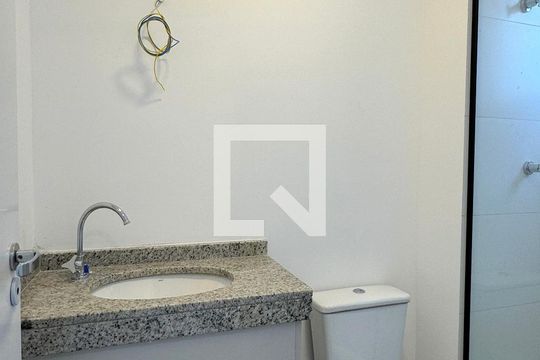 Banheiro da Suíte 2 de apartamento para alugar com 2 quartos, 63m² em Tamboré, Barueri