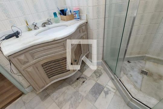 banheiro 2 de casa à venda com 4 quartos, 244m² em Itapoã, Belo Horizonte