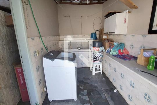 Lavanderia de casa à venda com 4 quartos, 244m² em Itapoã, Belo Horizonte