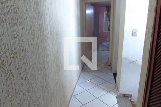 Corredor de casa à venda com 4 quartos, 130m² em Vila Sonia do Taboao, São Paulo