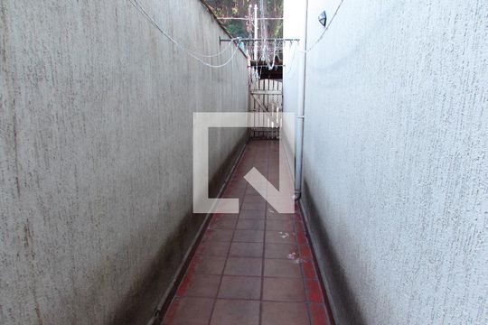 Corredor de casa à venda com 4 quartos, 130m² em Vila Sonia do Taboao, São Paulo