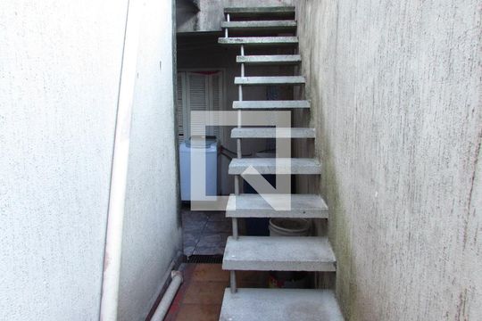 Escada de casa à venda com 4 quartos, 130m² em Vila Sonia do Taboao, São Paulo