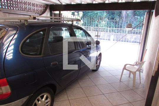 Garagem de casa à venda com 4 quartos, 130m² em Vila Sonia do Taboao, São Paulo
