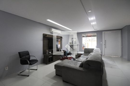 Casa de Condomínio para alugar com 4 quartos, 606m² em Anil, Rio de Janeiro