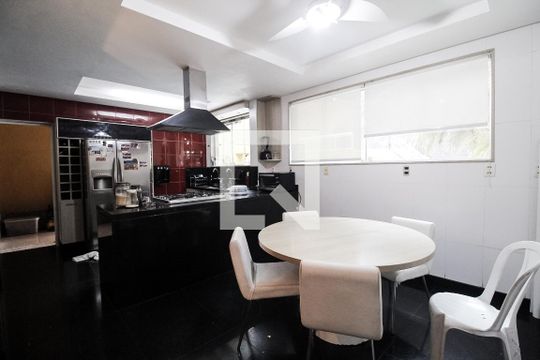 Cozinha  de casa de condomínio para alugar com 4 quartos, 606m² em Anil, Rio de Janeiro