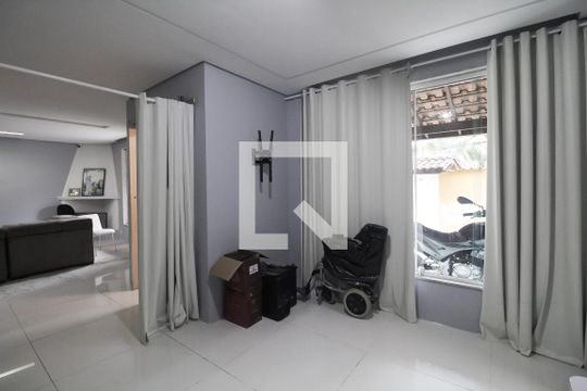 Sala de casa de condomínio para alugar com 4 quartos, 606m² em Anil, Rio de Janeiro