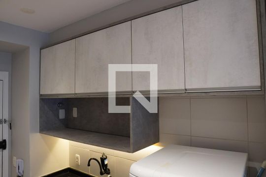 Cozinha de kitnet/studio para alugar com 1 quarto, 25m² em Vila Madalena, São Paulo