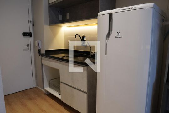 Cozinha de kitnet/studio para alugar com 1 quarto, 25m² em Vila Madalena, São Paulo