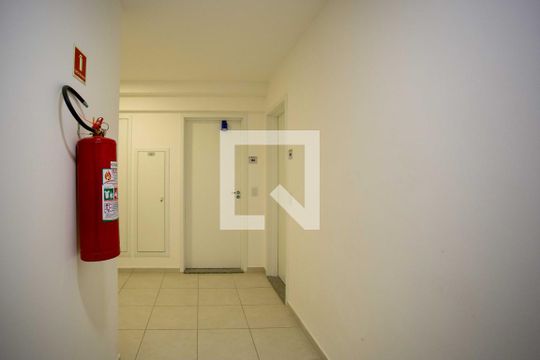 Hall de entrada de apartamento para alugar com 2 quartos, 44m² em Centro, Diadema