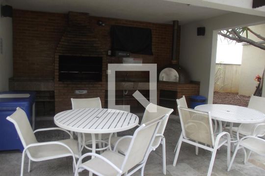 Área comum de apartamento para alugar com 3 quartos, 66m² em Del Castilho, Rio de Janeiro