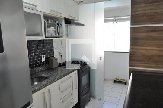 Cozinha de apartamento para alugar com 3 quartos, 66m² em Del Castilho, Rio de Janeiro