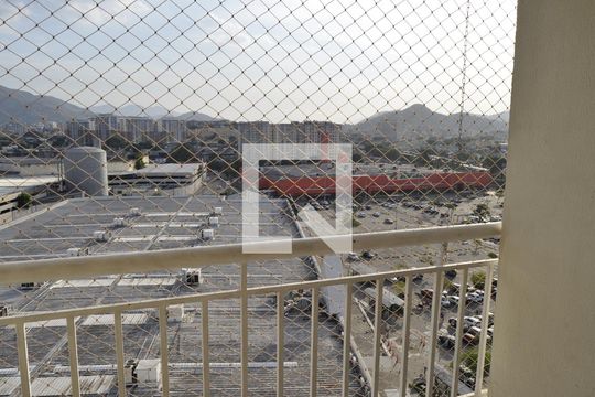 Varanda de apartamento para alugar com 3 quartos, 66m² em Del Castilho, Rio de Janeiro