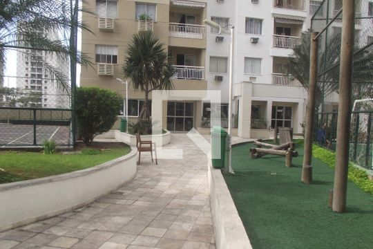 Área comum de apartamento para alugar com 3 quartos, 66m² em Del Castilho, Rio de Janeiro