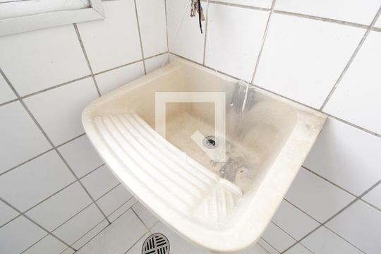 Cozinha e Área de Serviço de apartamento para alugar com 2 quartos, 62m² em Patrimônio, Uberlândia