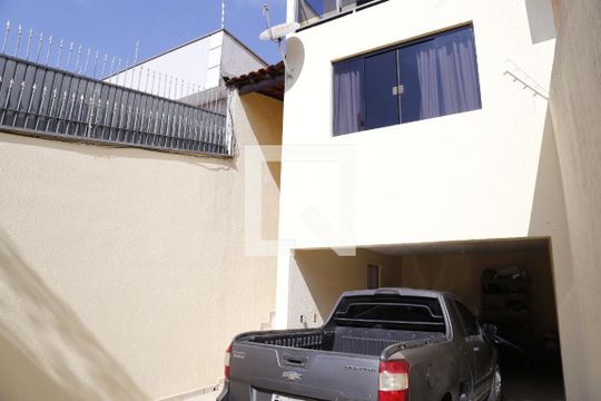 Garagem de casa à venda com 3 quartos, 160m² em Jardim Santo Elias, São Paulo