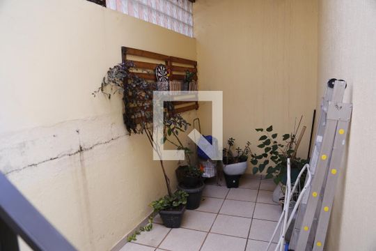 Quintal de casa à venda com 3 quartos, 160m² em Jardim Santo Elias, São Paulo