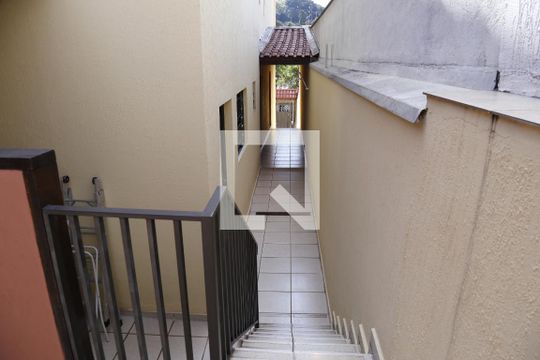 Corredor Lateral de casa à venda com 3 quartos, 160m² em Jardim Santo Elias, São Paulo