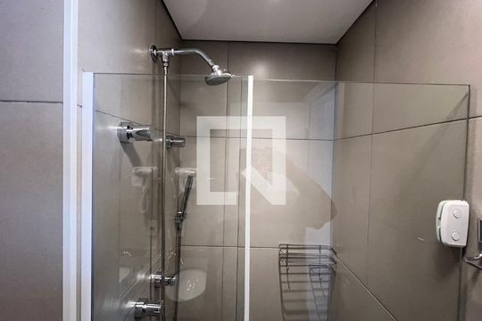 Banheiro da Suíte de kitnet/studio para alugar com 1 quarto, 23m² em Pinheiros, São Paulo