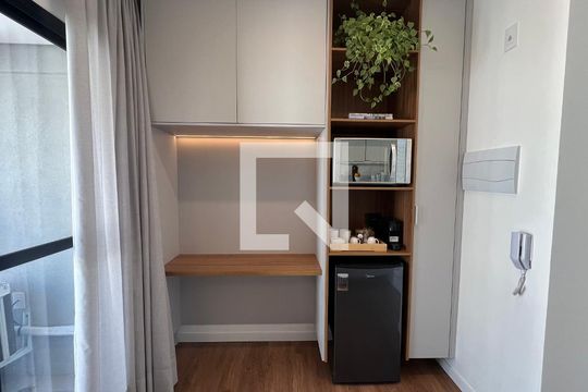Sala de kitnet/studio para alugar com 1 quarto, 23m² em Pinheiros, São Paulo