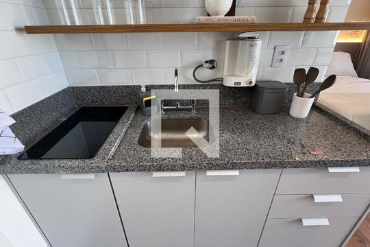 Cozinha de kitnet/studio para alugar com 1 quarto, 23m² em Pinheiros, São Paulo