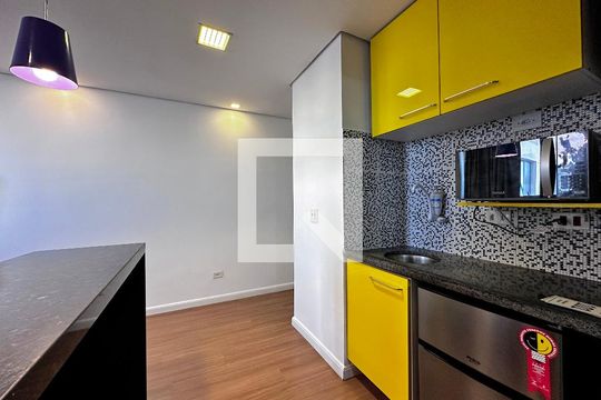 Cozinha de apartamento para alugar com 1 quarto, 35m² em Santo Amaro, São Paulo