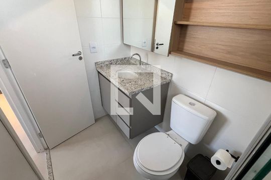 Banheiro de kitnet/studio à venda com 1 quarto, 25m² em Pinheiros, São Paulo