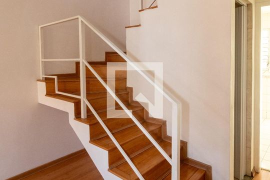 Sala de casa para alugar com 2 quartos, 65m² em Granja Viana, Cotia