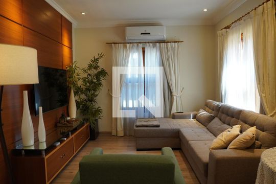 Casa à venda com 3 quartos, 143m² em Vila Madalena, São Paulo