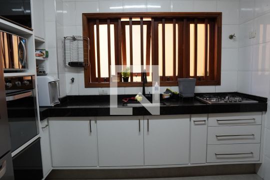 Cozinha de casa à venda com 3 quartos, 143m² em Vila Madalena, São Paulo