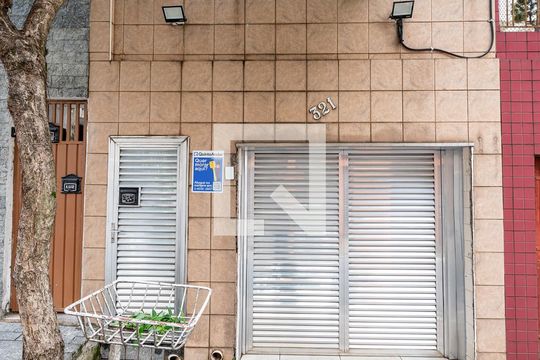 Fachada de casa à venda com 2 quartos, 180m² em Vila do Encontro, São Paulo