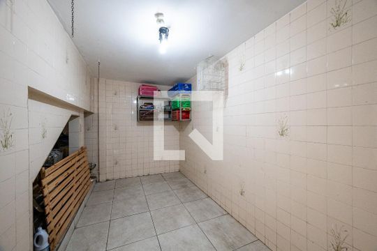 Garagem de casa à venda com 2 quartos, 180m² em Vila do Encontro, São Paulo