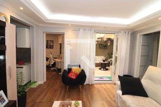 Sala de TV de casa à venda com 3 quartos, 208m² em Vila Carrao, São Paulo
