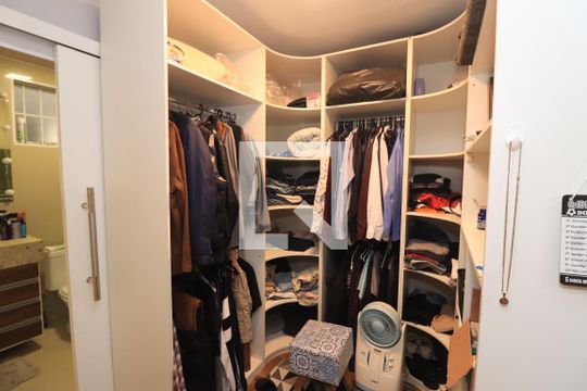 Closet de casa à venda com 3 quartos, 208m² em Vila Carrao, São Paulo